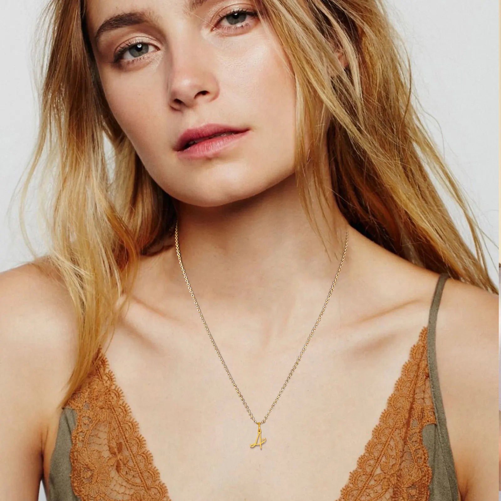 Colar Dourado Letra do Nome